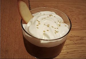 recette dessert - mousse au chocolat chantilly et langue de chat - épices du monde